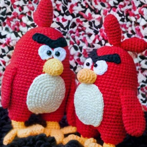 Pájaro rojo de ganchillo, juguete de dibujos animados, juguete para niños, juguete de interior, juguete de ganchillo hecho a mano, juguete de color rojo