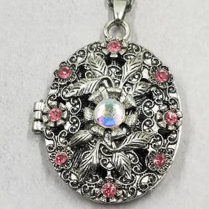Oval Essential Oil Aromatherapy Necklace Locket Diffuser