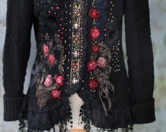 chaqueta artística boho Victorian&roses" detalles bordados, chaqueta negra, chaqueta roja gitana boho