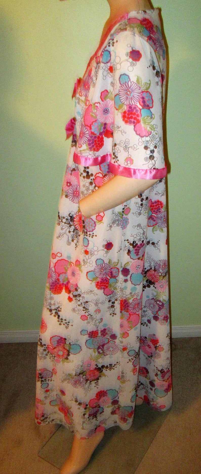 Vintage 1960s Saxon Lingerie Made in England Nylon Robe with Fluttery Sleeves Bows bust Floral Sale