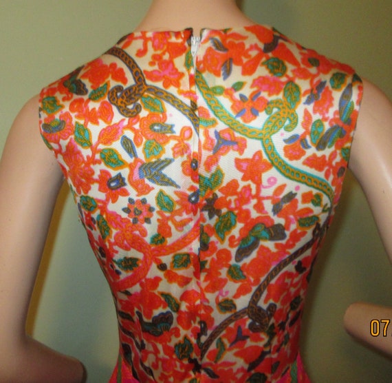 Vtg. 1960s Colourful Sleeveless Elegant Miss of C… - image 8