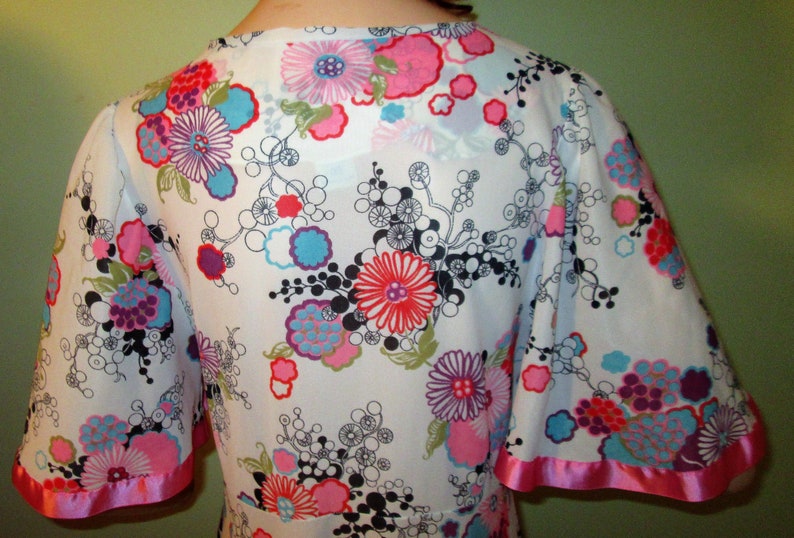 Vintage 1960s Saxon Lingerie Made in England Nylon Robe with Fluttery Sleeves Bows bust Floral Sale