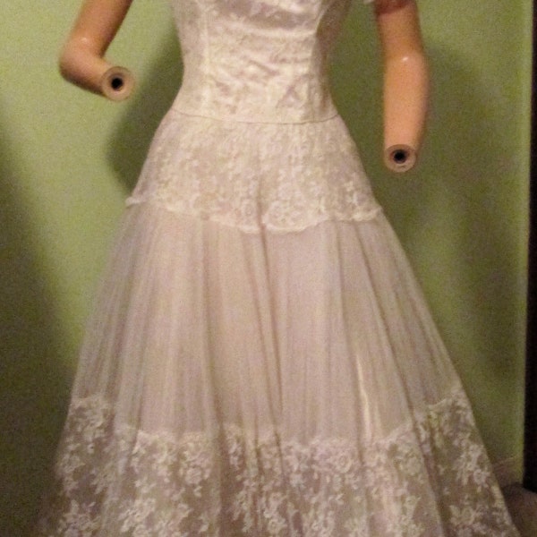 Stunning vtg. 1950s Glam Femme Tealength Wedding Dress/Gown b. 34", w.25", h. 36" length 47 1/2" Summer Short Sleeved Own SALE