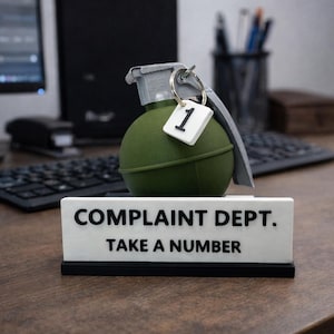 Reklamationsabteilung Grenade Schreibtisch Schild - 3D Gedrucktes Gag Geschenk