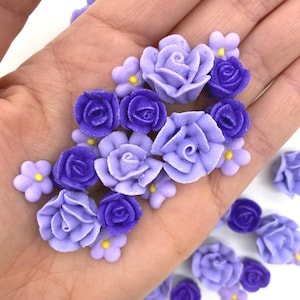 30 Violet Icing Flowers  - Royal Icing Flowers - Cake Toppers - Purple Flowers - Sprinkles - Sugar Flowers - Cupcake Toppers - Edible