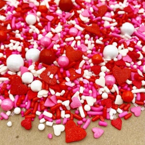 Be Mine Sprinkle Mix: Edible Valentine&#39;s Day Cake Decoration
