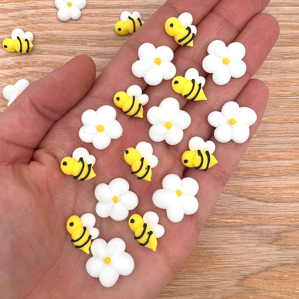 16 Icing Bees and Daisies - Mini Bee sprinkles - Royal Icing Bees - Mommy to Bee - Daisy Icing Flowers - Bee Baby Shower