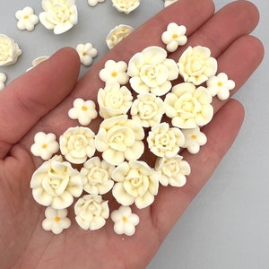 30 Ivory Icing Flowers  - Wedding Favors - Royal Icing Flowers - Ivory Flowers - White Icing Roses - Ivory Sugar Flowers - Cupcake Toppers