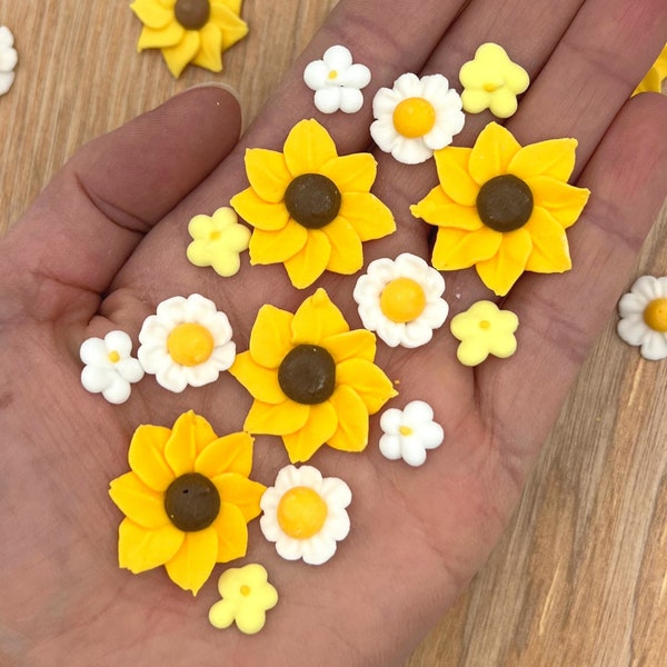26 Sunflower & Daisy Icing Flowers  - Royal Icing Flowers - Cake Toppers - Daisy Flowers - Sprinkles - Sugar Flowers - Sunflowers