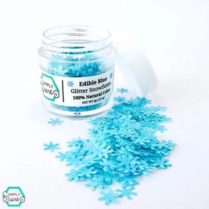 Copos de nieve comestibles con brillantina azul: adornos veganos naturales para tartas