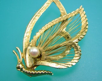 Brooks Goldtone Butterfly with Pearl Modernist Brooch Pin - Vintage vc101