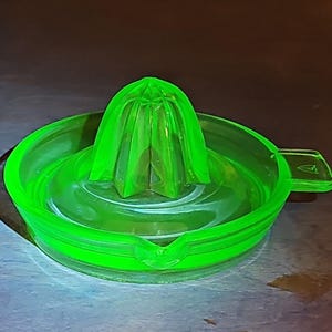 Vintage Green Uranium Depression Glass Citrus Reamer Juicer Handle & Spout 5.4&quot;