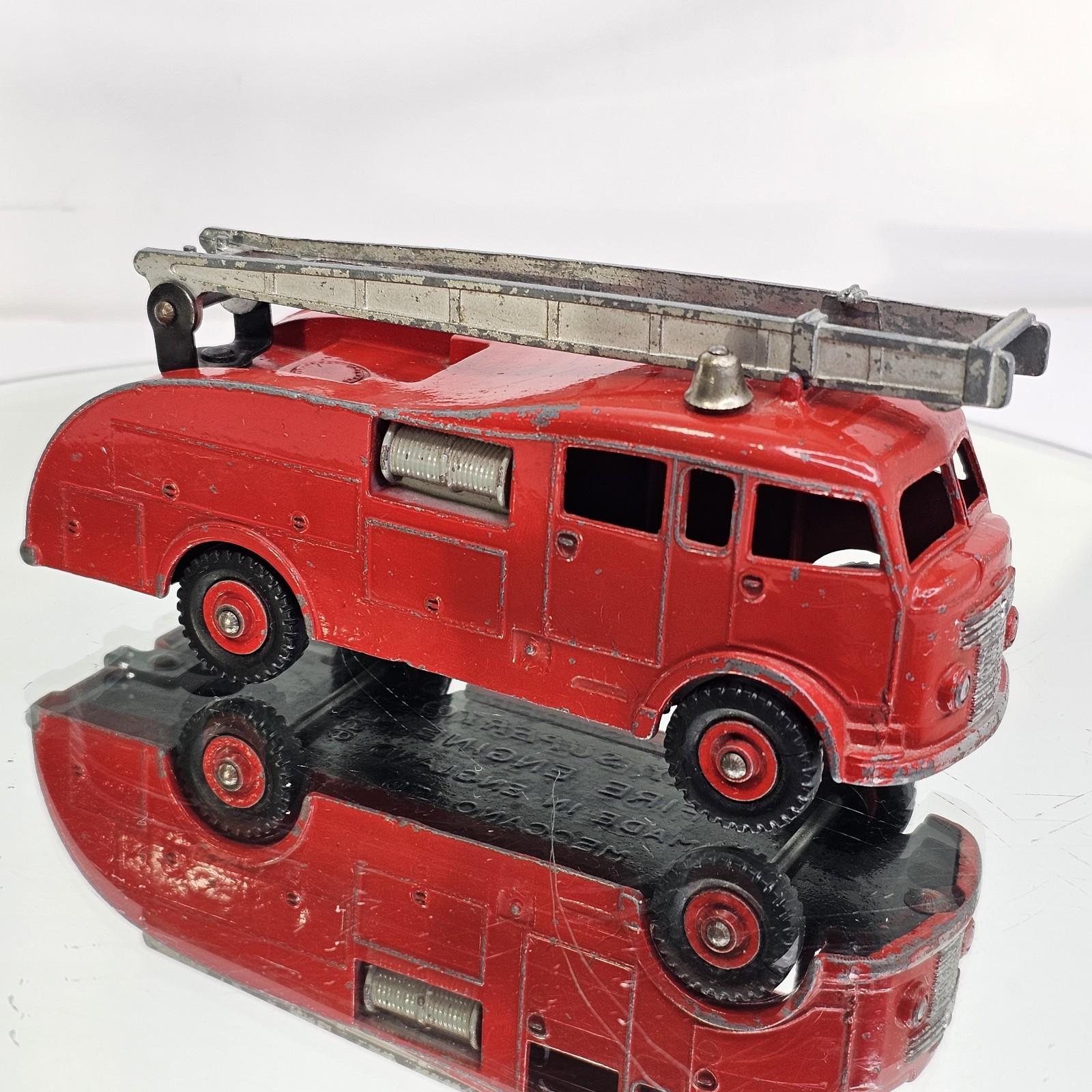 Dinky Toys GB N°259 Camion De Pompiers Commer – Échelle 1/43 – Zamak Rouge