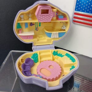 Vintage Polly Pocket 1993 Dazzling Dog Show Puppy Compact Only Bluebird Purple