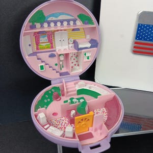 Vintage 1980&#39;s Polly Pocket Polly&#39;s Flat Compact Bluebird 1989