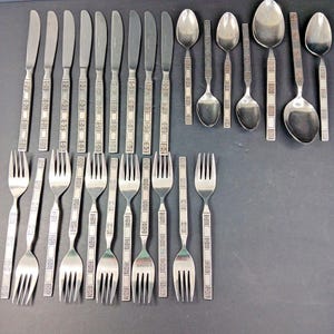 Lot 12 Couverts Anciens Homestead – Manche Bois – Inox – 4 Cuillères + Couteaux