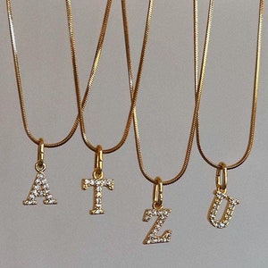 Colar com letra inicial dourada – Base em prata esterlina 925 – Pingente de alfabeto com cristal CZ – Colar personalizado de A a Z – Presente de joia personalizado