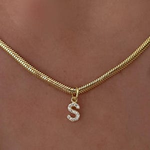 Collar de cadena italiana de oro con dije de letra personalizado, colgante de inicial personalizado, delicada joyería de plata 925, un elegante regalo para ella.