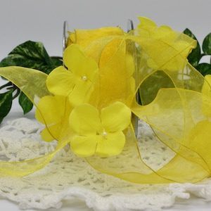 Yellow Wired Flower Ribbon 1.5&quot; wide