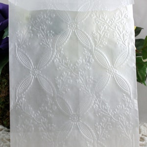 20 Trellis Embossed Paper Bags Choice of Style/Size