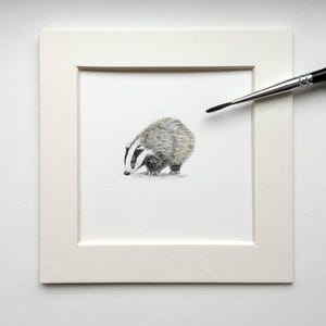 Kleine tekening van dassen - originele kleine dierenkunst 2 x 2 cm tekening aquarel met passe-partout 10 x 10 cm - handgetekende kunst op hahnemule-papier