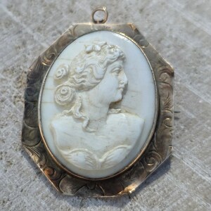 Hand Carved Shell Cameo Pendant Brooch Necklace