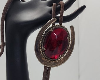 Vintage Unmarked Horseshoe Bolo Adjustable Slide Neck Tie Astonishing Red Glass Cabochon Unisex Southwestern Western Fashion Jewelry