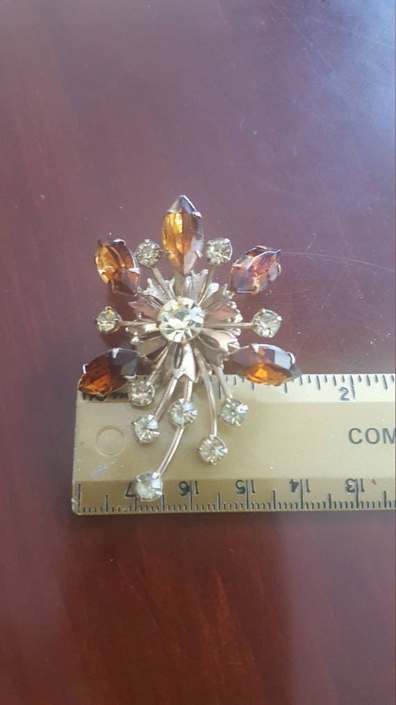 Vintage Unmarked Gold Tone Brooch Auburn Marquise… - image 5