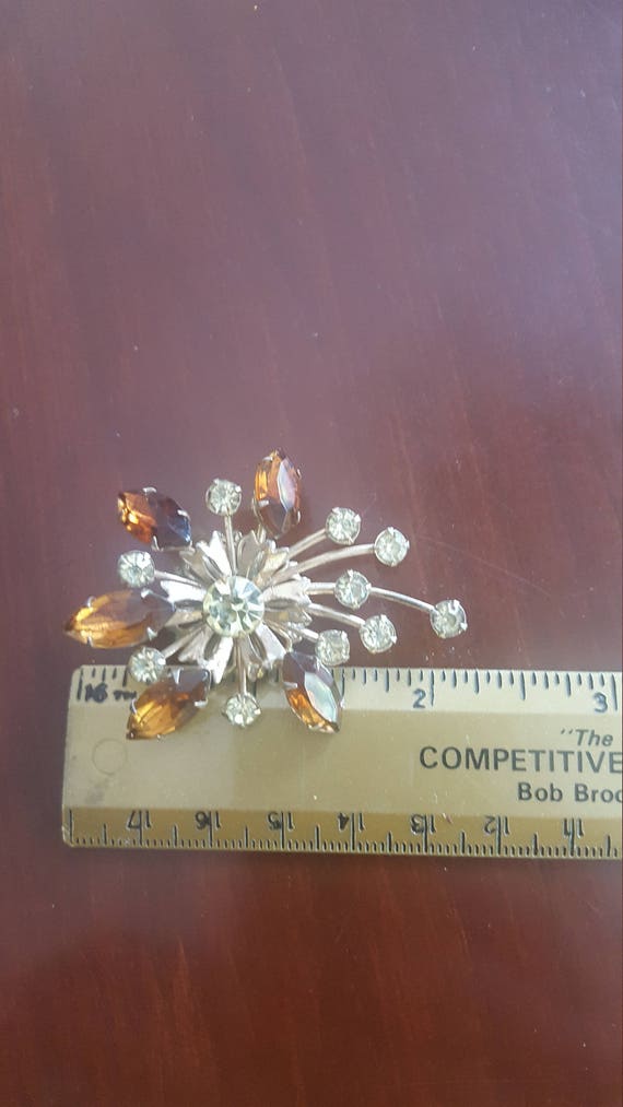 Vintage Unmarked Gold Tone Brooch Auburn Marquise… - image 4