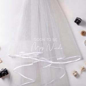 Custom Future Mrs Veil With Hair Comb,Bride Veil,Bachelorette Party Veil,Bridal Shower Veil,Bride to Be Veil,Modern Wedding Accessories