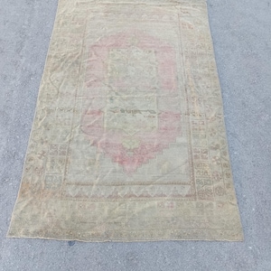 Vintage Oushak Rug 4.7x7.0 ft: Turkish Wool Living Room Decor