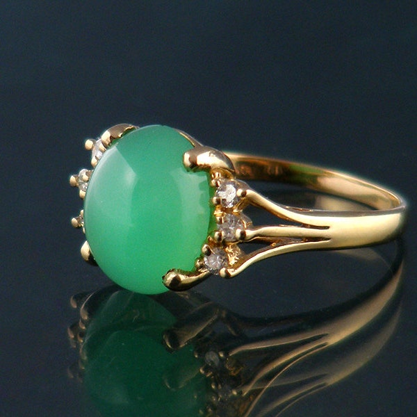 Vintage Chrysoprase & Diamond Ring  - 14ct Gold / Ring Size 7 or UK O / Vintage Engagement Ring or Dress Ring Chrysoprase Gemstone Cabochon