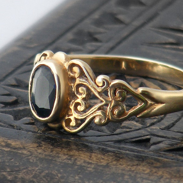 Antique 9ct Gold Ring / Victorian Ring Black Gemstone Dress Ring / Romantic Antique Engagement Ring - Ring Size 8.5