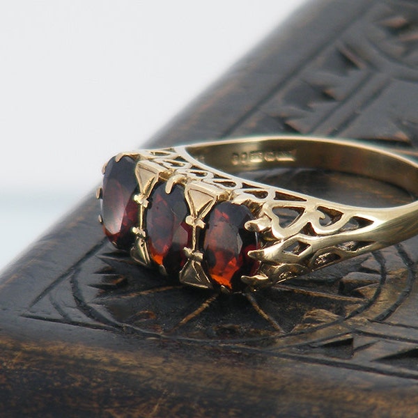 Vintage Garnet Ring 9ct Gold | Triple Garnet 9 Carat Gold 1973 English Hallmarked Gold Ring | Romantic Dress Ring -  US Size 7.75, UK P 1/2