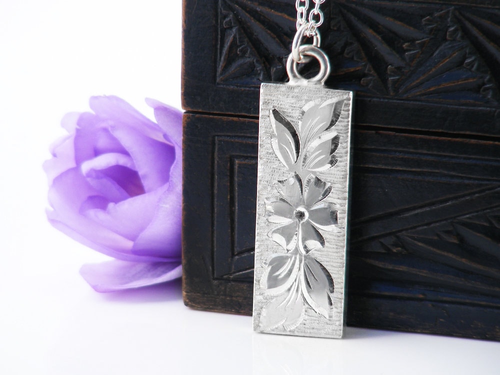 Vintage Sterling Silver Ingot Pendant Queen S Silver Jubilee 1977 English Hallmarks Forget Me Not Flower Half Ounce 30 Inch Chain