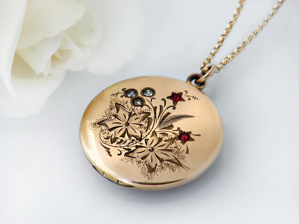 Antique Locket | Satin Polish Gold 