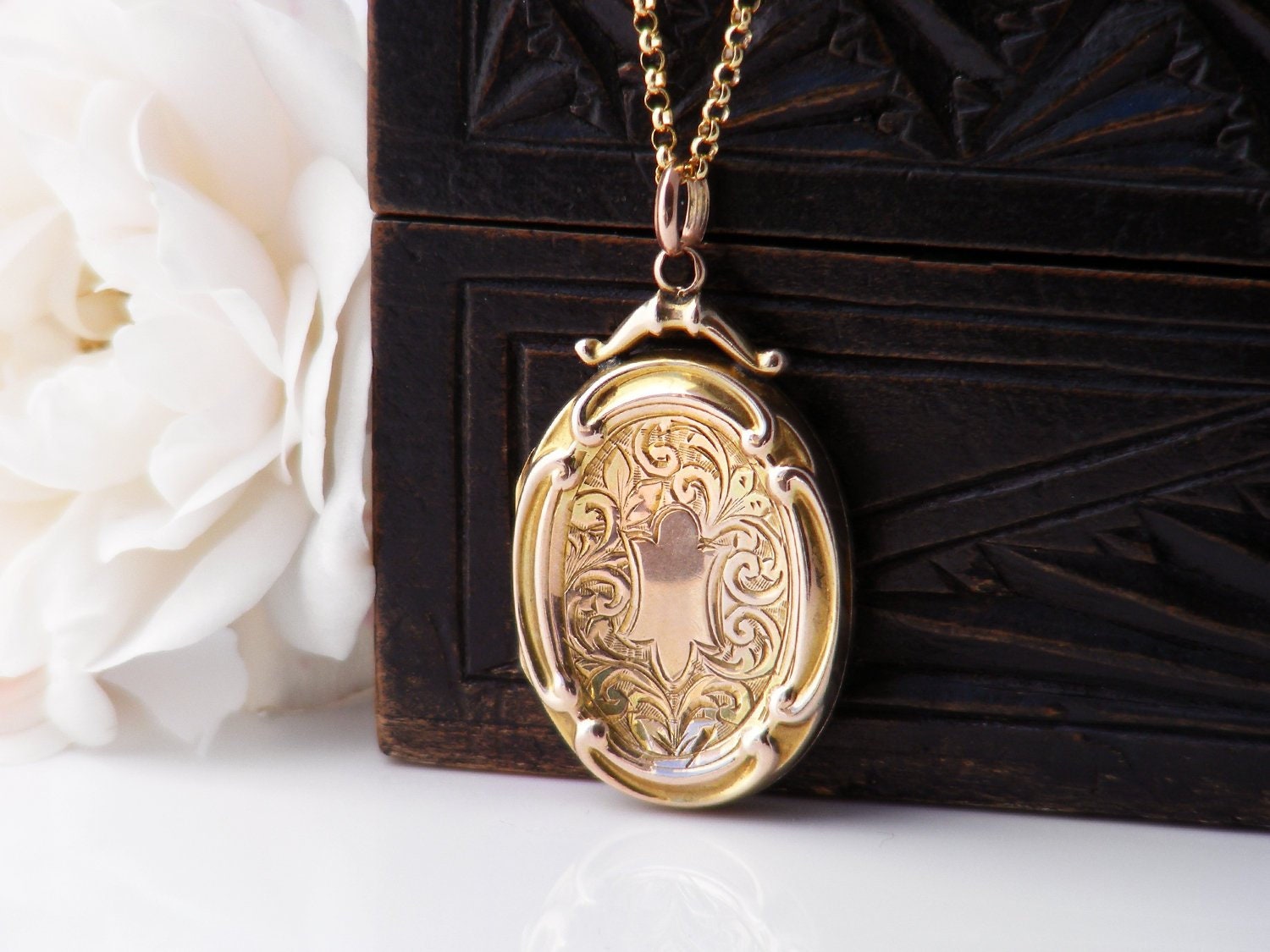 Edwardian Gold Oval Locket Necklace 