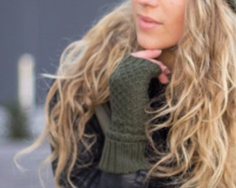 Military green color fingerless in high quality blended cashmere and merino wool