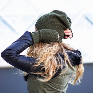 Military color beanie and fingerless, Cashmere, Merino Wool, Color military green, olive green women