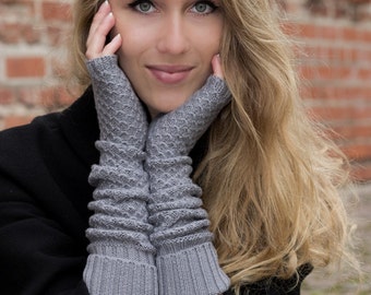 Grauer Farbhut und fingerlose Handschuhe, Kaschmir und Merinowolle, Hut und fingerlose Mütze, graue Beanie, Stahlgrauhut, Frauenhut, Souchy-Hut