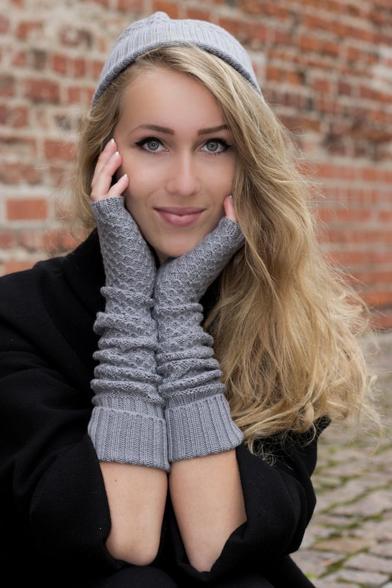 Womens grey hotsell hat and gloves