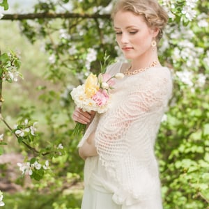 Scialle in mohair da sposa lavorato a maglia, involucro in mohair d'avorio, involucro da sposa, sciarpa in mohair d'avorio, scialli e impacchi da sposa immagine 2