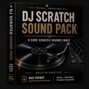 Può includere: Scatola nera con la scritta "DJ SCRATCH SOUND PACK" in oro e bianco. L'immagine mostra un giradischi, una console di missaggio e il testo "8 CORE SCRATCH SOUNDS (WAV)". Compatibile con Serato, Rekordbox e VirtualDJ.
