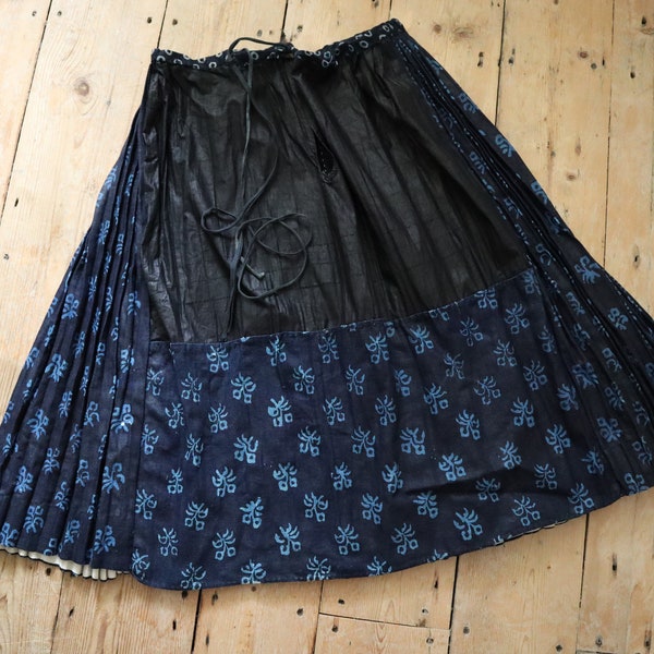 1930s Slovakian Indigo Linen Block Print Folk Skirt Traditionnel Costume Eastern European