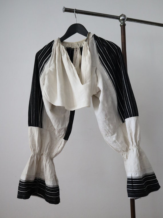 1930s Hungarian Croatian Folk Blouse Black White S