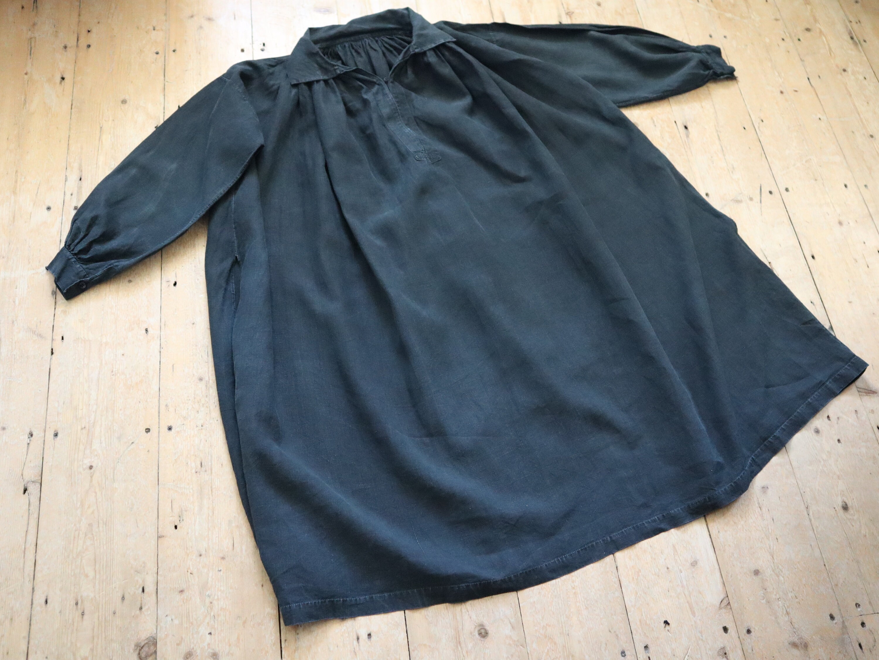 Antique French Indigo Linen Biaude 19th Century Workwear Antique French Indigo Linen Biaude 19th Century Workwear