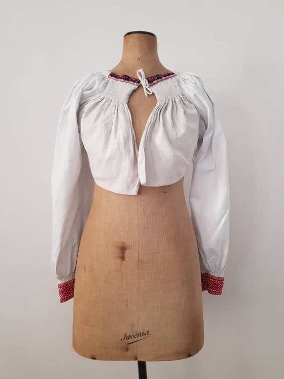 1930s Slovakian cropped Folk Blouse Embroidered Bi