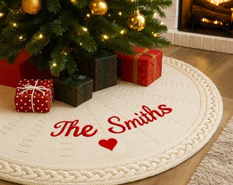 Personalisierter Weihnachtsbaum-Rock mit Familienname | Stricken Baum Rock für Urlaub Dekoration | Einweihungsparty oder neues Zuhause Geschenk | Wohndekor