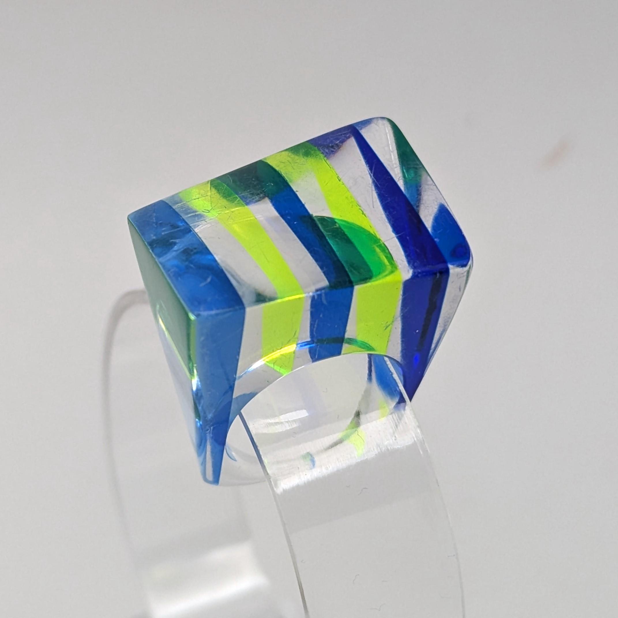 Vintage Ring Size 55 (17.5 mm) Lucite Rainbow Luminescent Blue Yellow Striped Chunky ca.1960-70s Retro Plastic