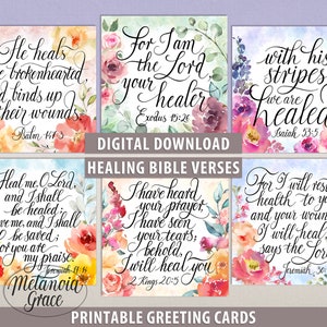 Op de afbeelding: Set van zes printbare wenskaarten met aquarelbloemmotieven en inspirerende Bijbelteksten over genezing. De teksten omvatten "Hij geneest de gebrokenen van hart", "Want Ik ben de Heer, uw genezer", "Door zijn striemen zijn wij genezen", "Genees mij, Heer, en ik zal genezen", "Ik heb uw gebed gehoord, ik heb uw tranen gezien; zie, Ik zal u genezen", en "Want Ik zal uw gezondheid herstellen, en uw wonden zal Ik genezen, zegt de Heer".